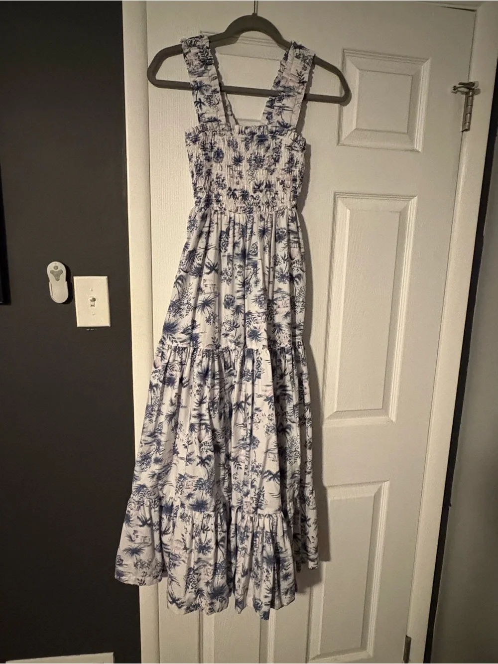 Like new Abercrombie & Fitch smocked bodice easy maxi dress